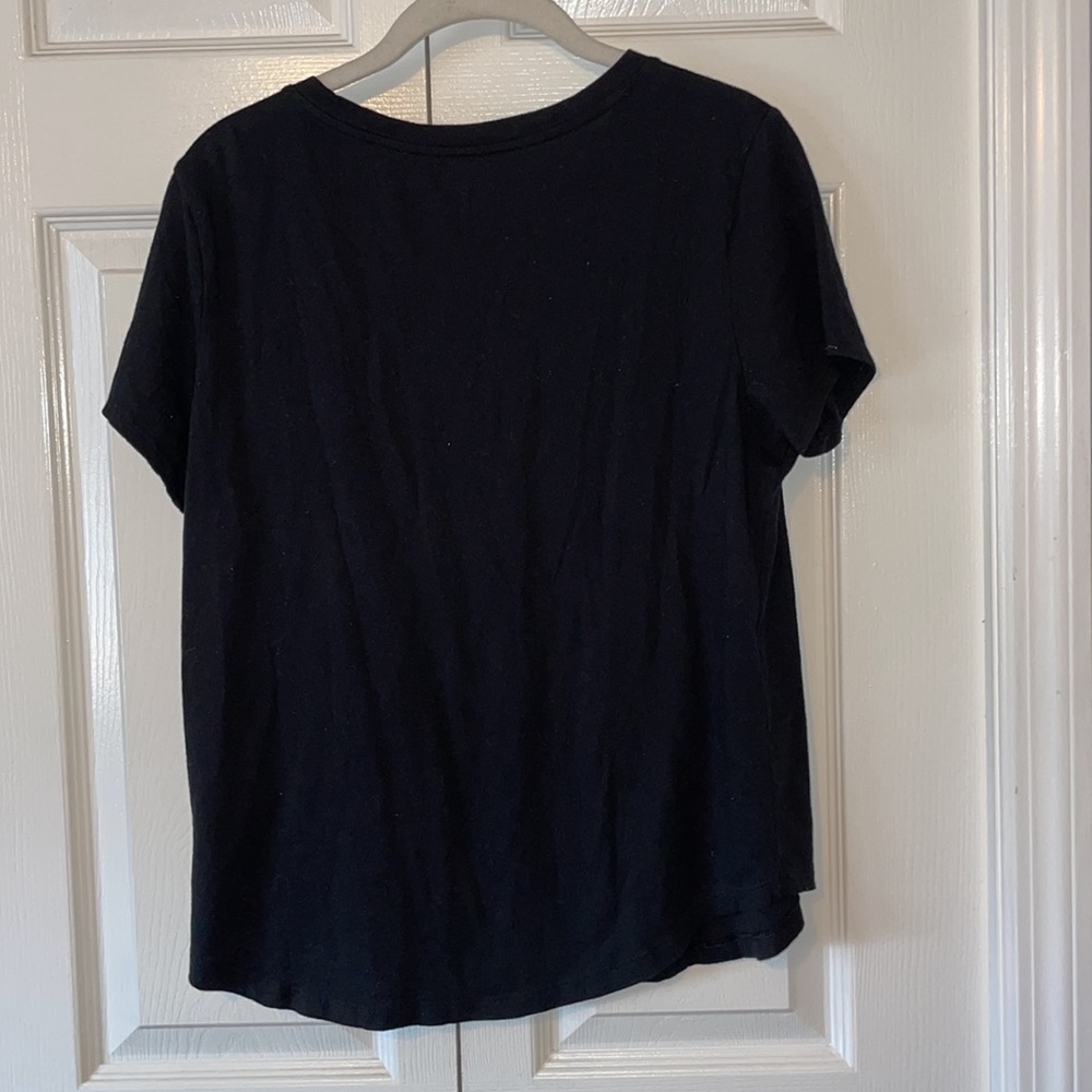 Old Navy Everywear T-shirt - Picture 2 of 5